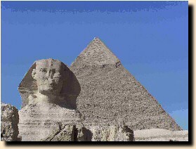 Le Sphinx devant la pyramide de Chphren